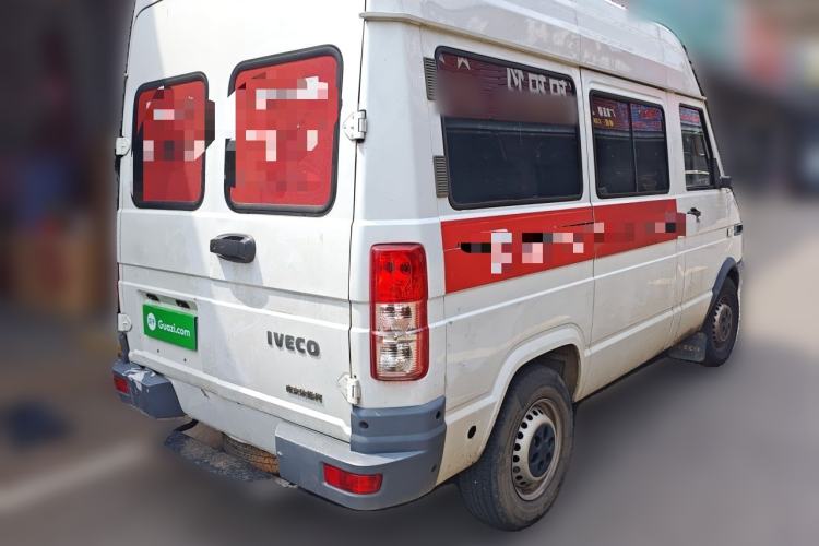Used Iveco Daily 2020 2.5T A35 Passenger Van Single-Tire Mid-Roof Design 5-9 Seats with Sliding Side Door Meeting China V Emission Standards Rear Right 45 Deg