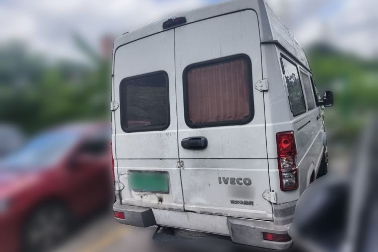 Used Iveco Daily 2020 2.5T A35 Passenger Van with Dual Tires Mid-Roof Design 5-9 Seater Side-Sliding Door China V Emission Standard Rear Right 45 Deg