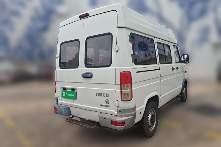 Used Iveco Daily 2020 2.5T A35 Passenger Van Single-Tire Mid-Roof Design 5-9 Seater with Sliding Side Door Meeting China VI Emission Standards Rear Right 45 Deg