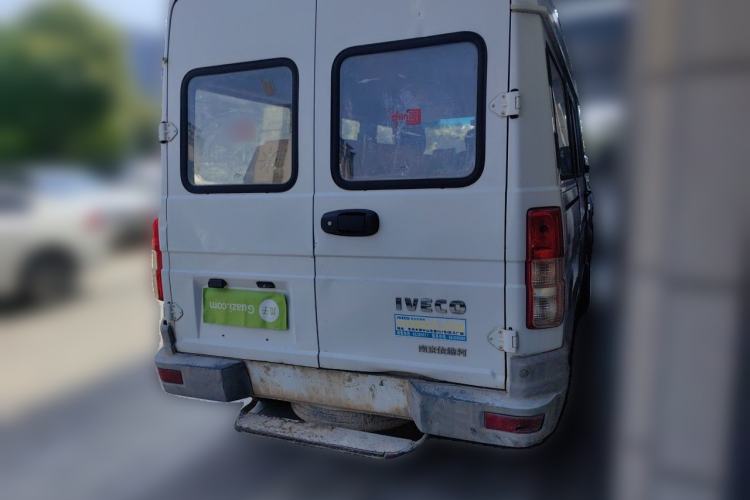 Used Iveco Daily 2020 2.5T A35 Passenger Van Single-Tire Mid-Roof Design 5-9 Seats China V Emission Standard Rear Right 45 Deg