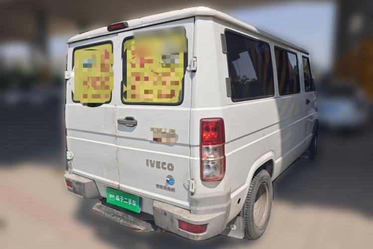 Used Iveco Daily 2020 2.5T A35 Passenger Van with Dual Tires Low Roof 5-9 Seats China V Emission Standard Rear Right 45 Deg