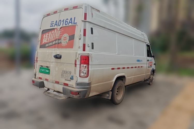 Used Iveco Daily 2020 2.8T V40 Cargo Van with Dual Tires Mid-Roof Design 3 Seats China V Emission Standard Rear Right 45 Deg