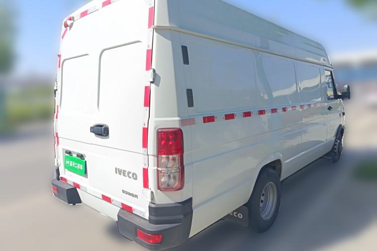 Used Iveco Daily 2020 2.8T V40 Cargo Van with Dual Tires Mid-Roof Design 3 Seats China V Emission Standard Rear Right 45 Deg