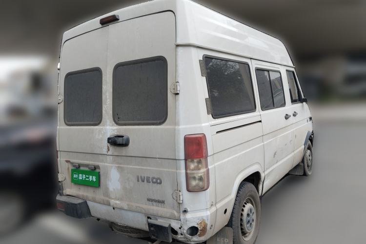 Used Iveco Daily 2020 2.5T A35 Passenger Van Single-Tire Mid-Roof Design 5-9 Seats China V Emission Standard Rear Right 45 Deg