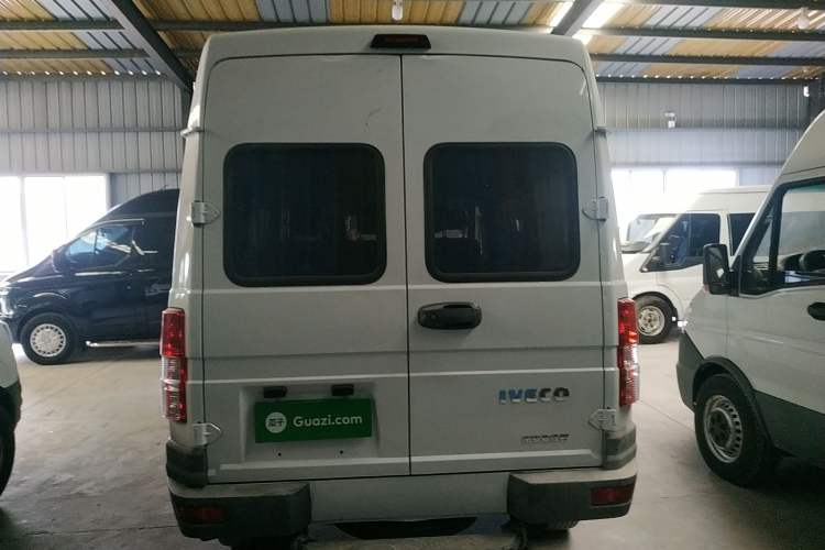Used Iveco Daily 2020 2.5T A35 Passenger Van Single-Tire Mid-Roof Design 5-9 Seats China V Emission Standard Rear