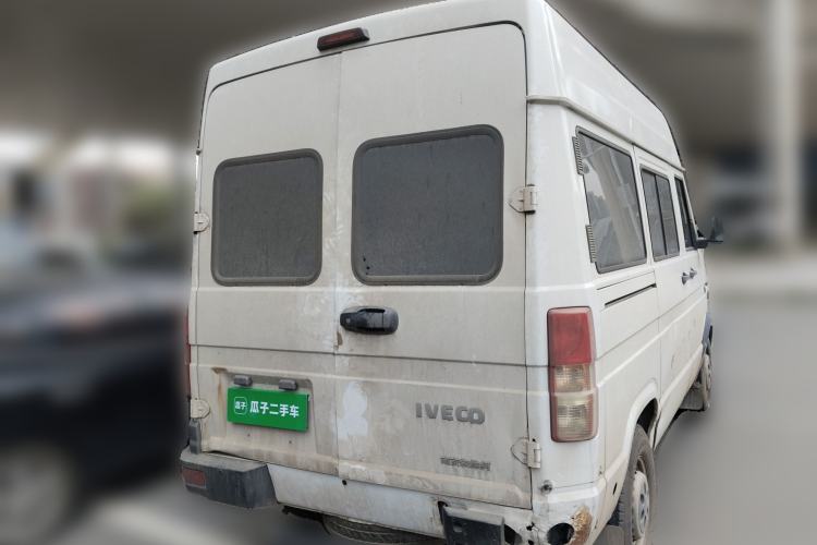 Used Iveco Daily 2020 2.5T A35 Passenger Van Single-Tire Mid-Roof Design 5-9 Seats China V Emission Standard Rear