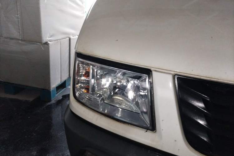 Used Iveco Daily 2020 2.5T A35 Passenger Van Single-Tire Mid-Roof Design 5-9 Seats China V Emission Standard Right Front Headlight