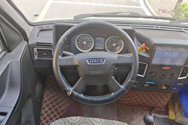 Used Iveco Daily 2020 2.5T A35 Passenger Van Single-Tire Mid-Roof Design 5-9 Seats China V Emission Standard Steering Wheel