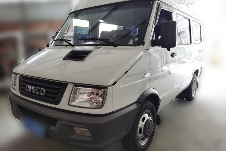 Used Iveco Daily 2020 2.5T A35 Passenger Van Single-Tire Mid-Roof Design 5-9 Seats China V Emission Standard Guazi used car, China used car export, Used car for sale, Used cars, Cheapest cars for sale