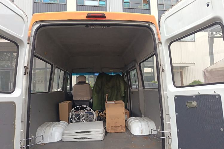 Used Iveco Daily 2020 2.5T A35 Passenger Van with Dual Tires Mid-Roof Design 5-9 Seater Side-Sliding Door Euro VI Standard Trunk