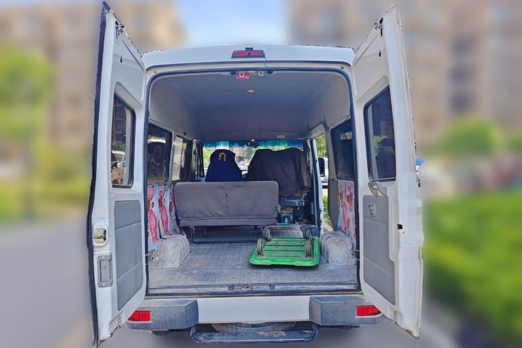 Used Iveco Daily 2020 2.5T A35 Passenger Van Single-Tire Mid-Roof Design 5-9 Seats China V Emission Standard Trunk