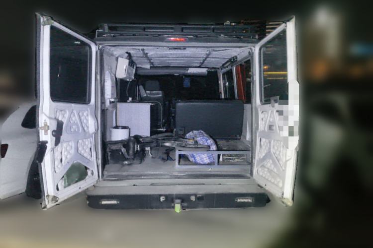 Used Iveco Daily 2020 2.5T A35 Passenger Van with Dual Tires Low Roof 5-9 Seats China V Emission Standard Trunk