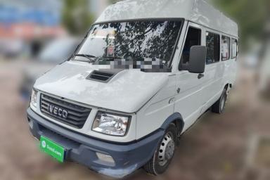 Used Iveco Daily 2020 2.5T A40 Passenger Van Dual Tires Mid-Roof Design 5-9 Seats China VI Emission Standard
