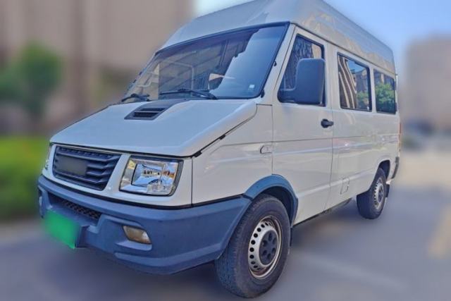 Used Iveco Daily 2020 2.5T A35 Passenger Van Single-Tire Mid-Roof Design 5-9 Seats China V Emission Standard