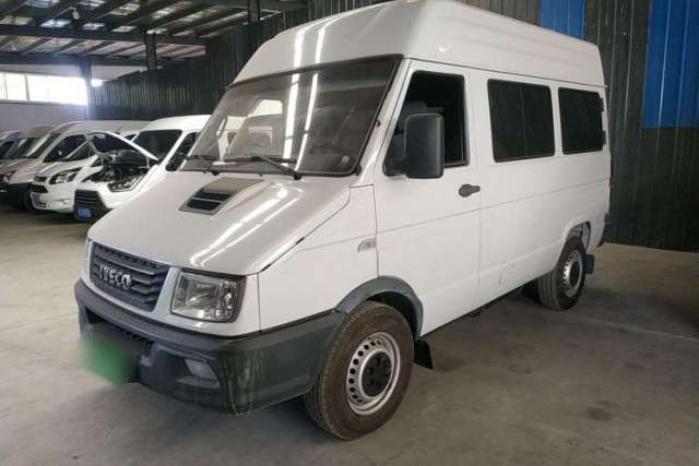 Used Iveco Daily 2020 2.5T A35 Passenger Van Single-Tire Mid-Roof Design 5-9 Seats China V Emission Standard