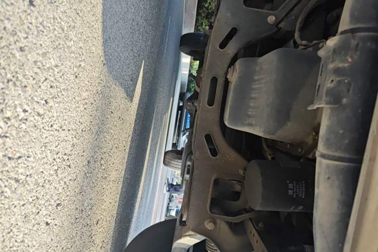 Used Iveco Daily 2020 2.8T V35 Cargo Van Single Tire Mid-Roof Design 3-Seater China V Emission Standard Chassis Front