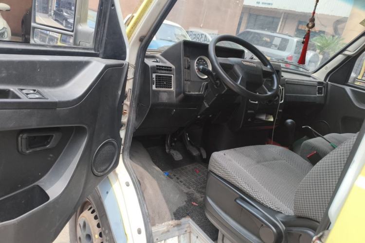 Used Iveco Daily 2020 2.5T A35 Passenger Van Single-Tire Mid-Roof Design 5-9 Seats China V Emission Standard Driver Seat