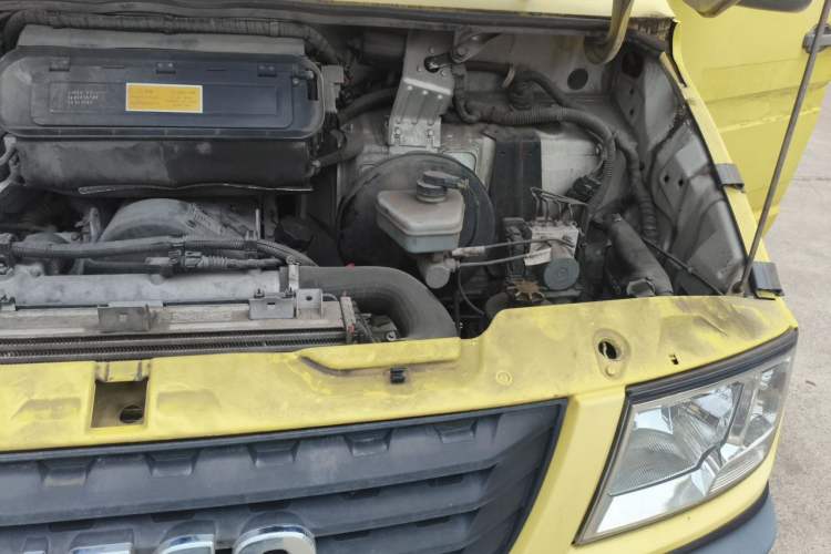 Used Iveco Daily 2020 2.5T A35 Passenger Van Single-Tire Mid-Roof Design 5-9 Seats China V Emission Standard Engine Bay Left