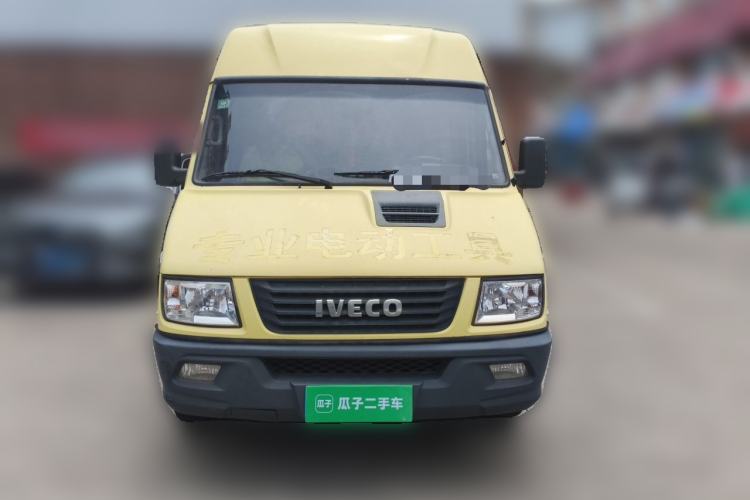 Used Iveco Daily 2020 2.5T A35 Passenger Van Single-Tire Mid-Roof Design 5-9 Seats China V Emission Standard Front