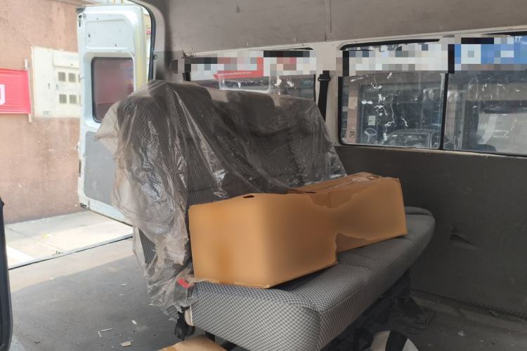 Used Iveco Daily 2020 2.5T A35 Passenger Van Single-Tire Mid-Roof Design 5-9 Seats China V Emission Standard Left Rear Seat
