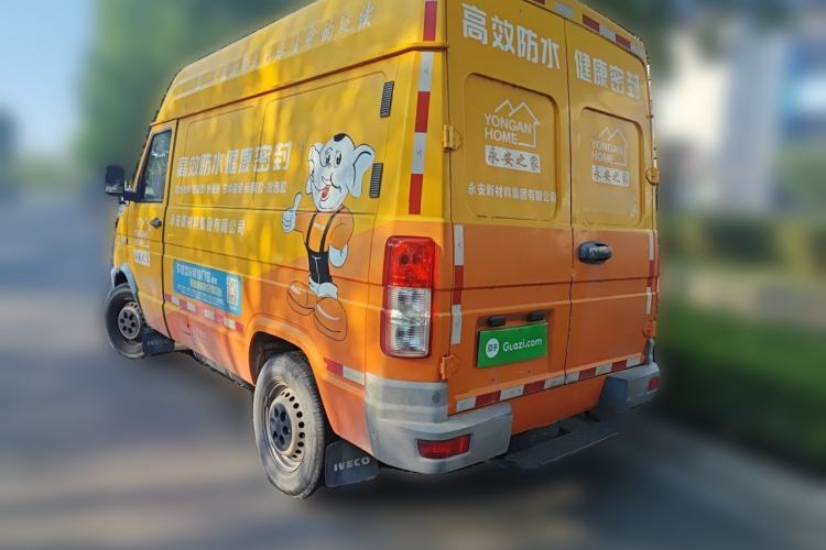 Used Iveco Daily 2020 2.8T V35 Cargo Van Single Tire Mid-Roof Design 3-Seater China V Emission Standard Rear Left 45 Deg
