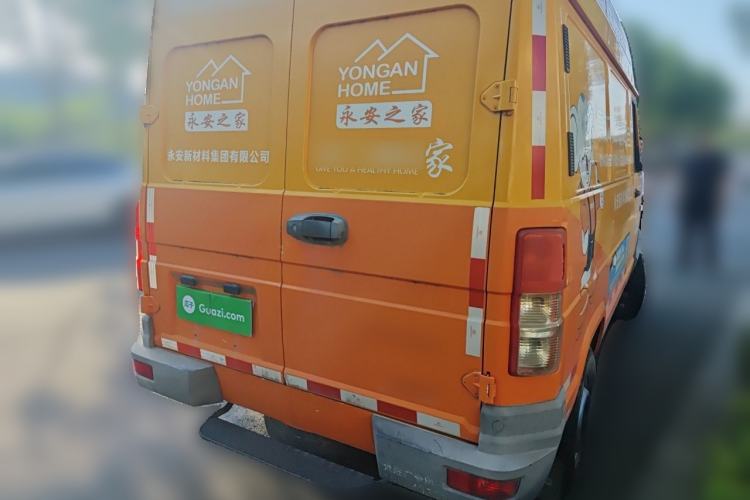 Used Iveco Daily 2020 2.8T V35 Cargo Van Single Tire Mid-Roof Design 3-Seater China V Emission Standard Rear Right 45 Deg