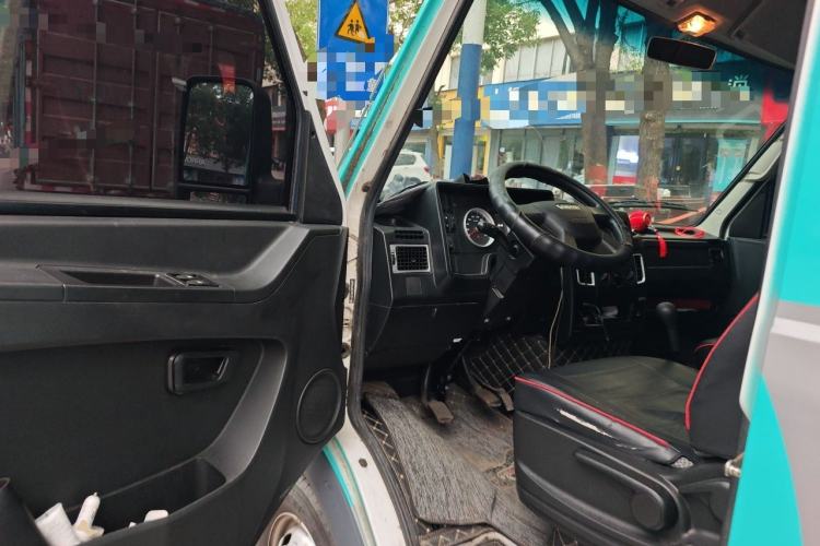Used Iveco Daily 2021 2.5T A35 M1 Passenger Van 5-9 Seater Short Wheelbase Mid-Roof Design Dual Tires Side Sliding Door Driver Seat