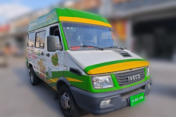 Used Iveco Daily 2021 2.5T A35 M1 Passenger Van 5-9 Seater Short Wheelbase Mid-Roof Design Dual Tires Manual Doors Front Right 45 Deg