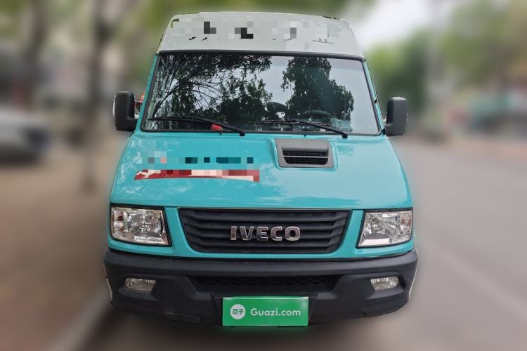 Used Iveco Daily 2021 2.5T A35 M1 Passenger Van 5-9 Seater Short Wheelbase Mid-Roof Design Dual Tires Side Sliding Door Front