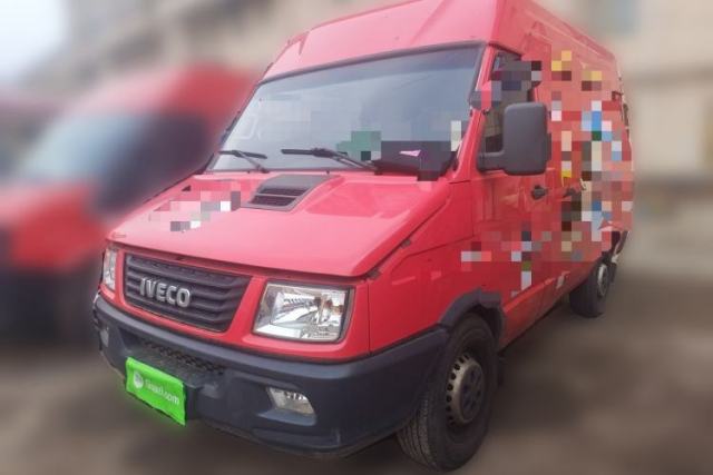 Used Iveco Daily 2021 2.8T V35 VAN厢式 van 3-seater short wheelbase mid-roof design single-tire manual doors