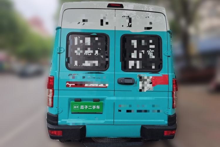 Used Iveco Daily 2021 2.5T A35 M1 Passenger Van 5-9 Seater Short Wheelbase Mid-Roof Design Dual Tires Side Sliding Door Rear