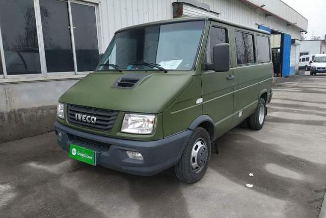 Used Iveco Daily 2021 2.5T A35 M1 Passenger Van 5-9 Seater Short Wheelbase Low Roof Dual Tires Manual Doors