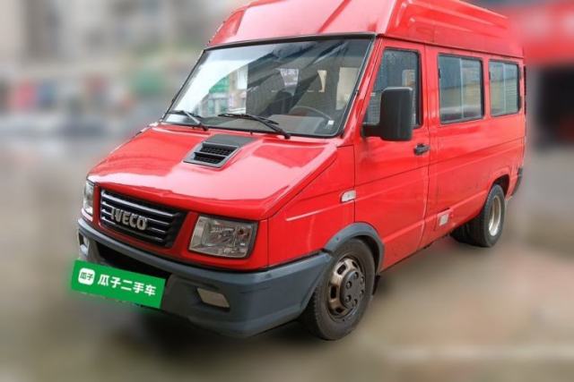 Used Iveco Daily 2021 2.5T A35 M1 Passenger Van 5-9 Seater Short Wheelbase Mid-Roof Design Dual Tires Manual Doors