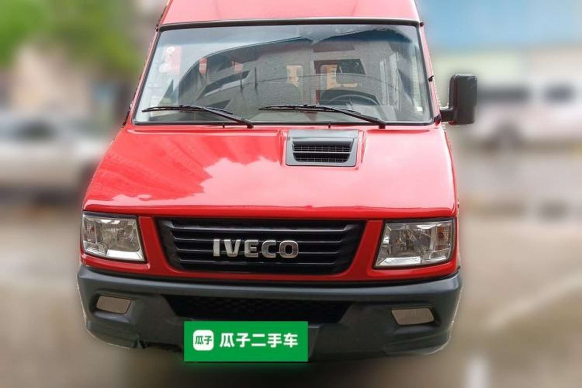 Used Iveco Daily 2021 2.5T A35 M1 Passenger Van 5-9 Seater Short Wheelbase Mid-Roof Design Dual Tires Manual Doors Front