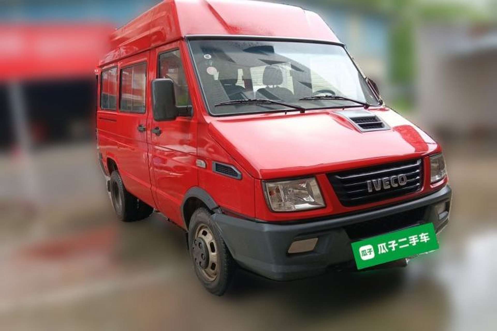 Used Iveco Daily 2021 2.5T A35 M1 Passenger Van 5-9 Seater Short Wheelbase Mid-Roof Design Dual Tires Manual Doors Front Right 45 Deg