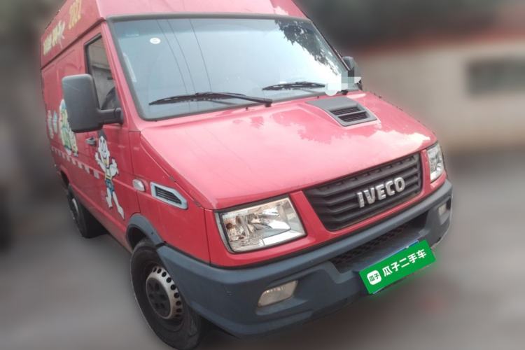 Used Iveco Daily 2021 2.8T V35 VAN厢式 van 3-seater short wheelbase mid-roof design single-tire side-hinged door Front Right 45 Deg