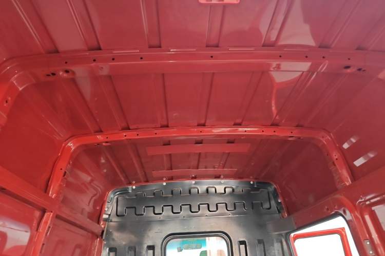 Used Iveco Daily 2021 2.5T V35 2-3 Seater Short Wheelbase Low-Roof Dual-Tire Manual Door Headliner