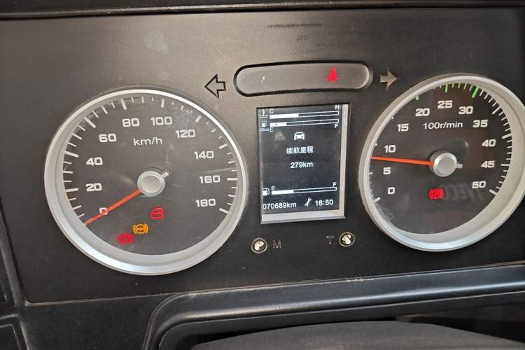 Used Iveco Daily 2021 2.5T V35 2-3 Seater Short Wheelbase Low-Roof Dual-Tire Manual Door Instrument Cluster
