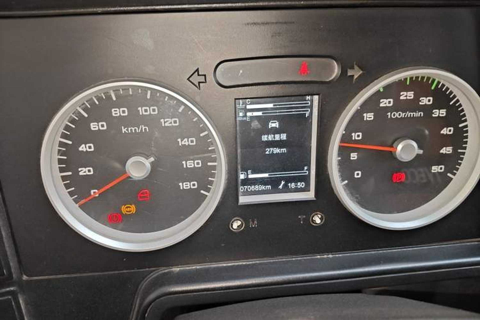 Used Iveco Daily 2021 2.5T V35 2-3 Seater Short Wheelbase Low-Roof Dual-Tire Manual Door Instrument Cluster