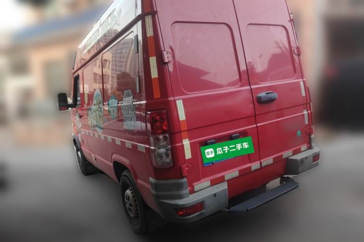 Used Iveco Daily 2021 2.8T V35 VAN厢式 van 3-seater short wheelbase mid-roof design single-tire side-hinged door Rear Left 45 Deg