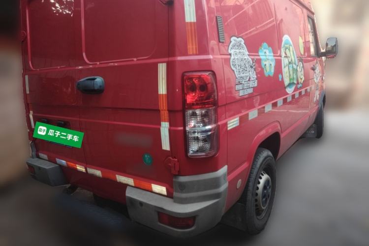 Used Iveco Daily 2021 2.8T V35 VAN厢式 van 3-seater short wheelbase mid-roof design single-tire side-hinged door Rear Right 45 Deg