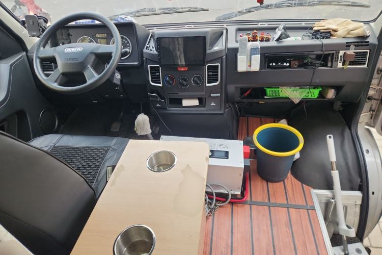 Used Iveco Daily 2021 2.5T A35 M1 Passenger Van 5-9 Seats Short Wheelbase Low Roof Single Tire Manual Doors Center Console