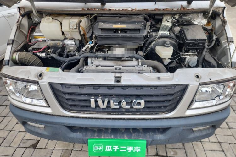 Used Iveco Daily 2021 2.5T A35 M1 Passenger Van 5-9 Seats Short Wheelbase Low Roof Single Tire Manual Doors Engine Bay