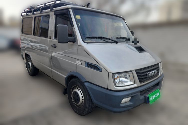 Used Iveco Daily 2021 2.5T A35 M1 Passenger Van 5-9 Seats Short Wheelbase Low Roof Single Tire Manual Doors Front Right 45 Deg