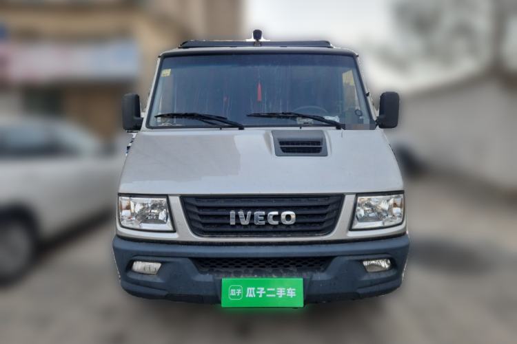 Used Iveco Daily 2021 2.5T A35 M1 Passenger Van 5-9 Seats Short Wheelbase Low Roof Single Tire Manual Doors Front