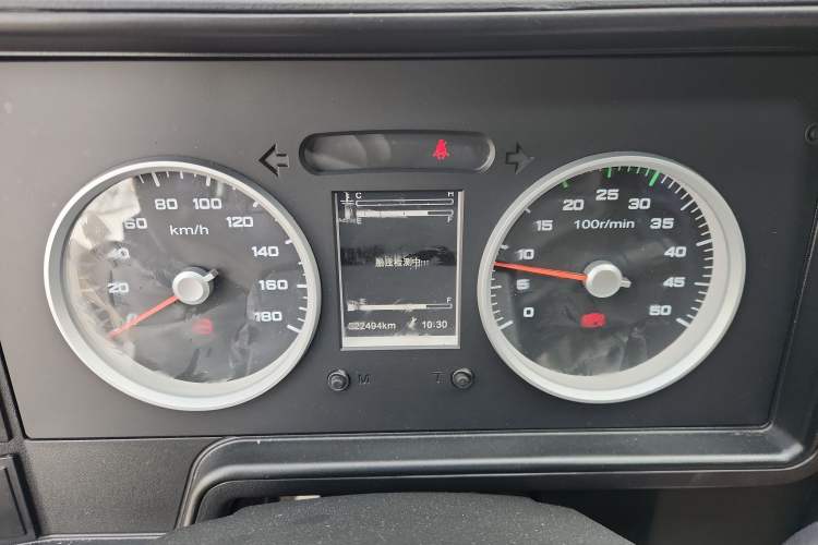 Used Iveco Daily 2021 2.5T A35 M1 Passenger Van 5-9 Seats Short Wheelbase Low Roof Single Tire Manual Doors Instrument Cluster