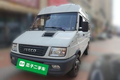 Used Iveco Daily 2021 2.5T A35 M1 Passenger Van 5-9 Seater Short Wheelbase Mid-Roof Design Dual Tires Side Sliding Door