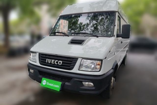Used Iveco Daily 2021 2.5T V40 2-3 Seater Long Wheelbase Mid-Roof Dual Tires Manual Doors