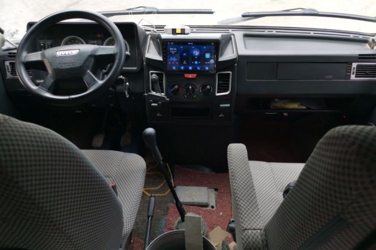 Used Iveco Daily 2021 2.5T A35 M1 Passenger Van 5-9 Seater Short Wheelbase Low Roof Dual Tires Manual Doors Center Console