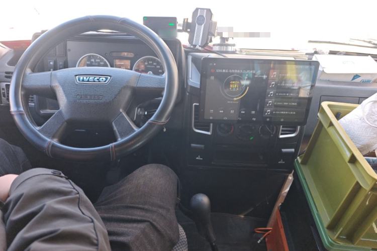 Used Iveco Daily 2021 2.5T A35 M1 Passenger Van 5-9 Seats Short Wheelbase Low Roof Single Tire Manual Doors Center Console